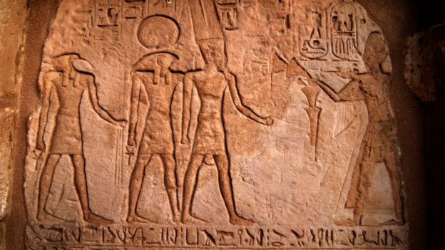 El Gran Templo, construido por el faraón Ramsés II, cuenta con jeroglíficos que se extienden del suelo al techo. NATSUDA CHANTARA/ISTOCK/GETTY IMAGES