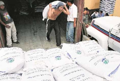 El MAGA informó que ajustó la cantidad de fertilizante adquuirido y el  número de beneficiarios al monto autorizado para ese proceso.