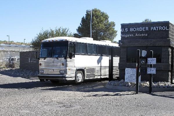 Centro de retención para niños inmigrantes ubicado en el área de Nogales. (Foto Prensa Libre: AFP).