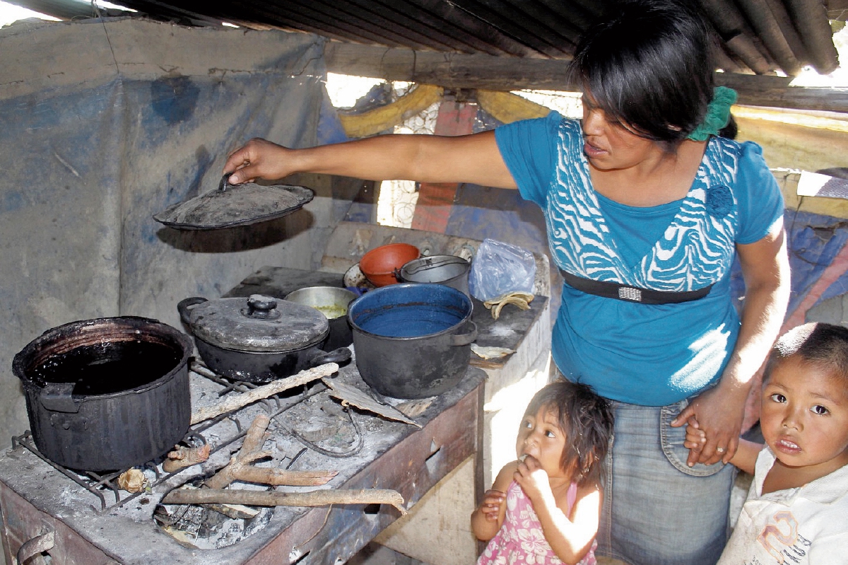 La pobreza y el abandono del Gobierno hacen vulnerables a las familias. (Foto Prensa Libre: Hugo Oliva)