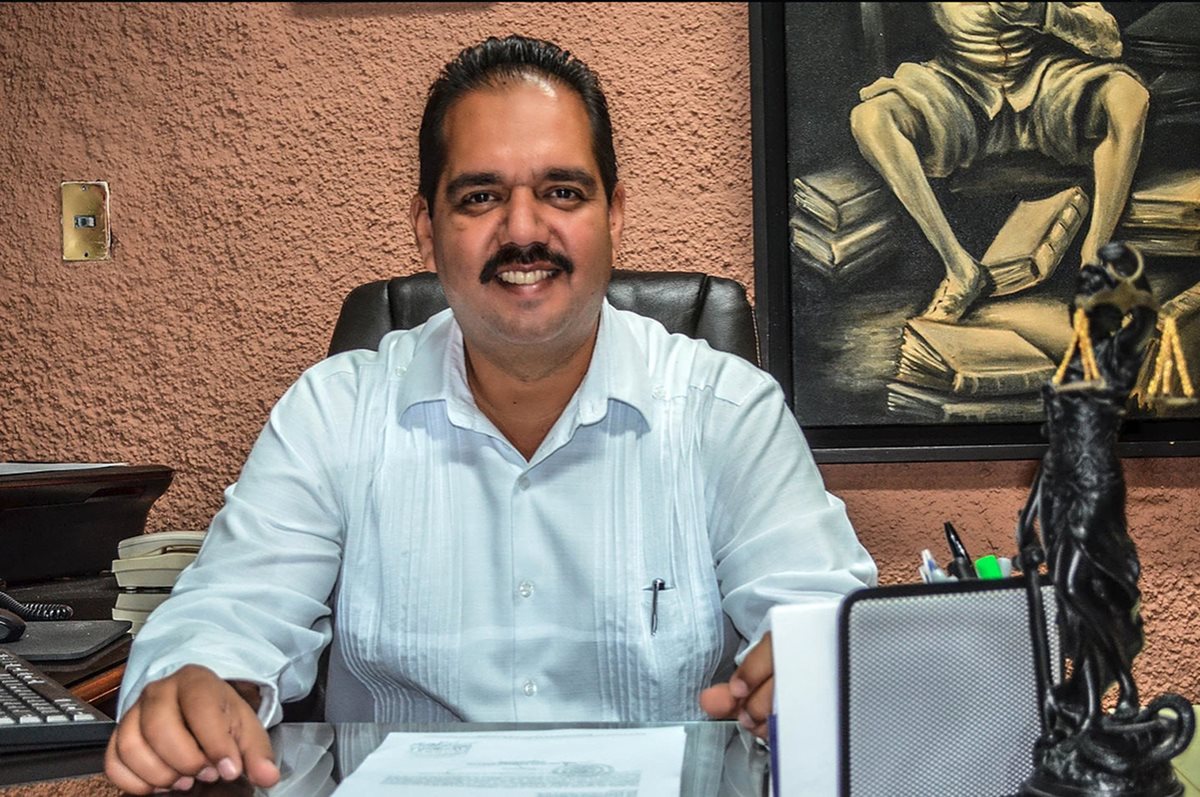 Fotografía tomada de la pagina de la Comisión Estatal de Derechos Humanos de Baja California Sur (CEDHBCS) del titular de este organismo Silvestre de la Toba Camacho. (Foto Prensa Libre: EFE)