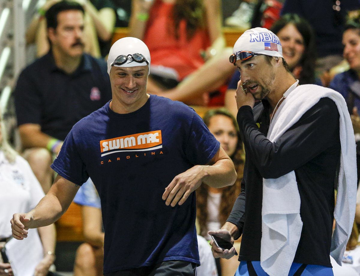 Ryan Lochte y Michael Phelps ganaron la medalla de oro por equipos en los Juegos Olímpicos de Río 2016. (Foto Prensa Libre: AP)