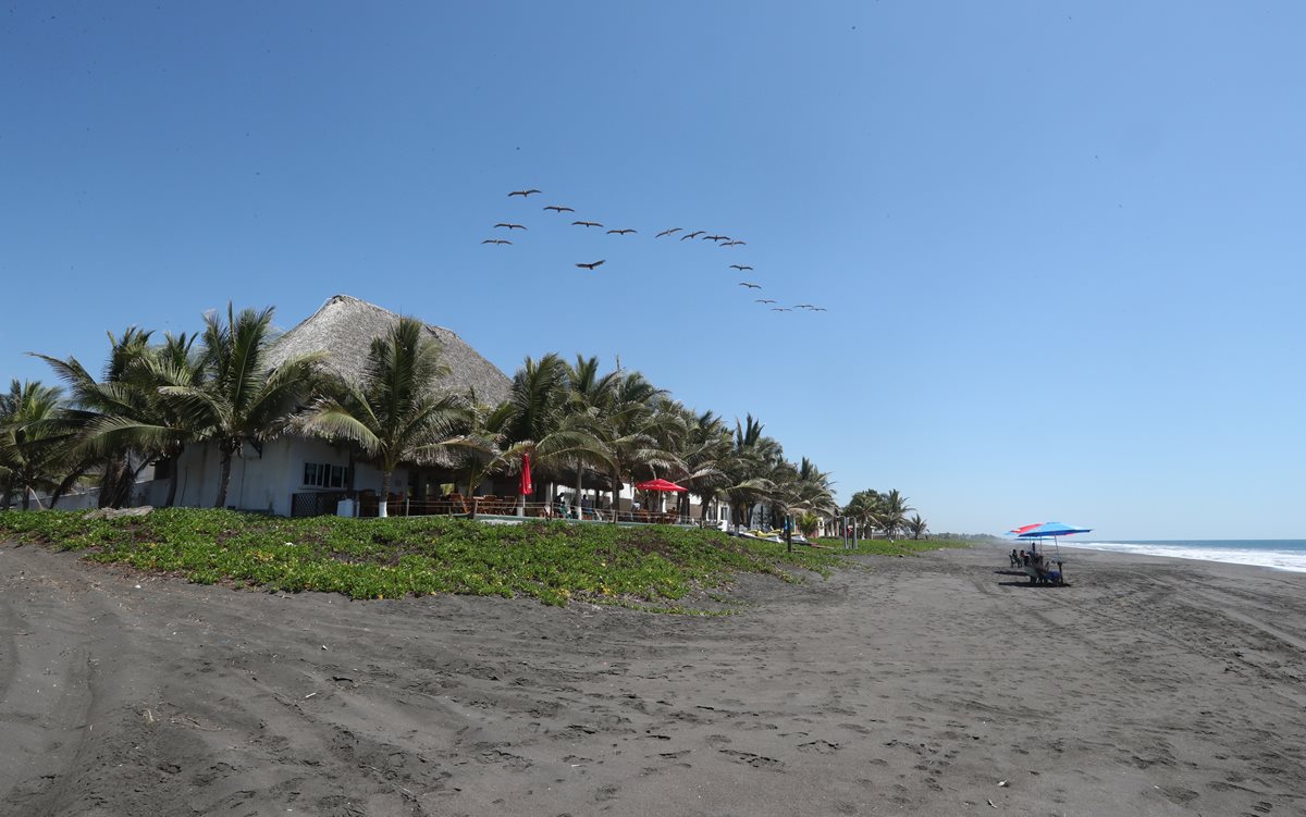 Integrantes de Federaciones y Asociaciones participaron en la Asamblea Nacional del Futbol, que se llevó a cabo en el hotel Playa Plana, ubicado en Hawai, Taxisco, Santa Rosa. (Foto de Francisco Sánchez).