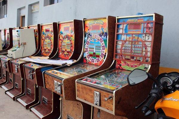 Algunas de las máquinas tragamonedas decomisadas en la cabecera de Jalapa. (Foto Prensa Libre: Hugo Oliva)<br _mce_bogus="1"/>