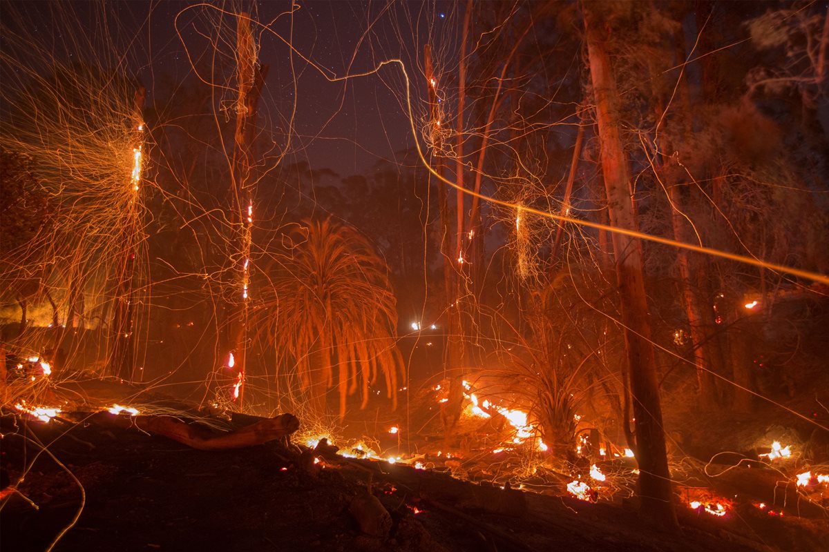 Los voraces incendios continúan en California. (Foto Prensa Libre: AFP)