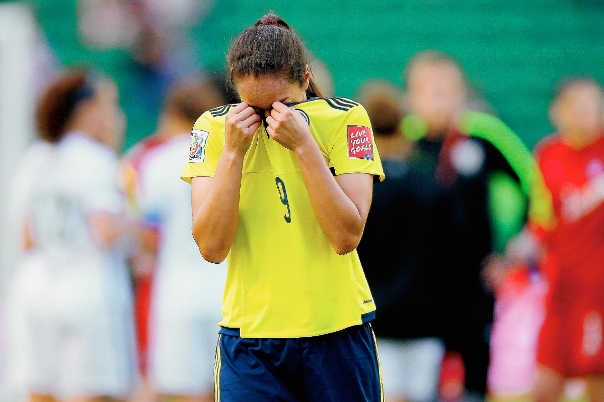 Orianica Velasquez (9), llora la eliminación de la Selección de Colombia en el Mundial Femenino. (Foto Prensa Libre: AFP)