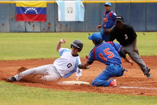 La acción para Guatemala, en sus grupos A y B, en el diamante comienza mañana por la tarde. (Foto Prensa Libre: Hemeroteca PL)