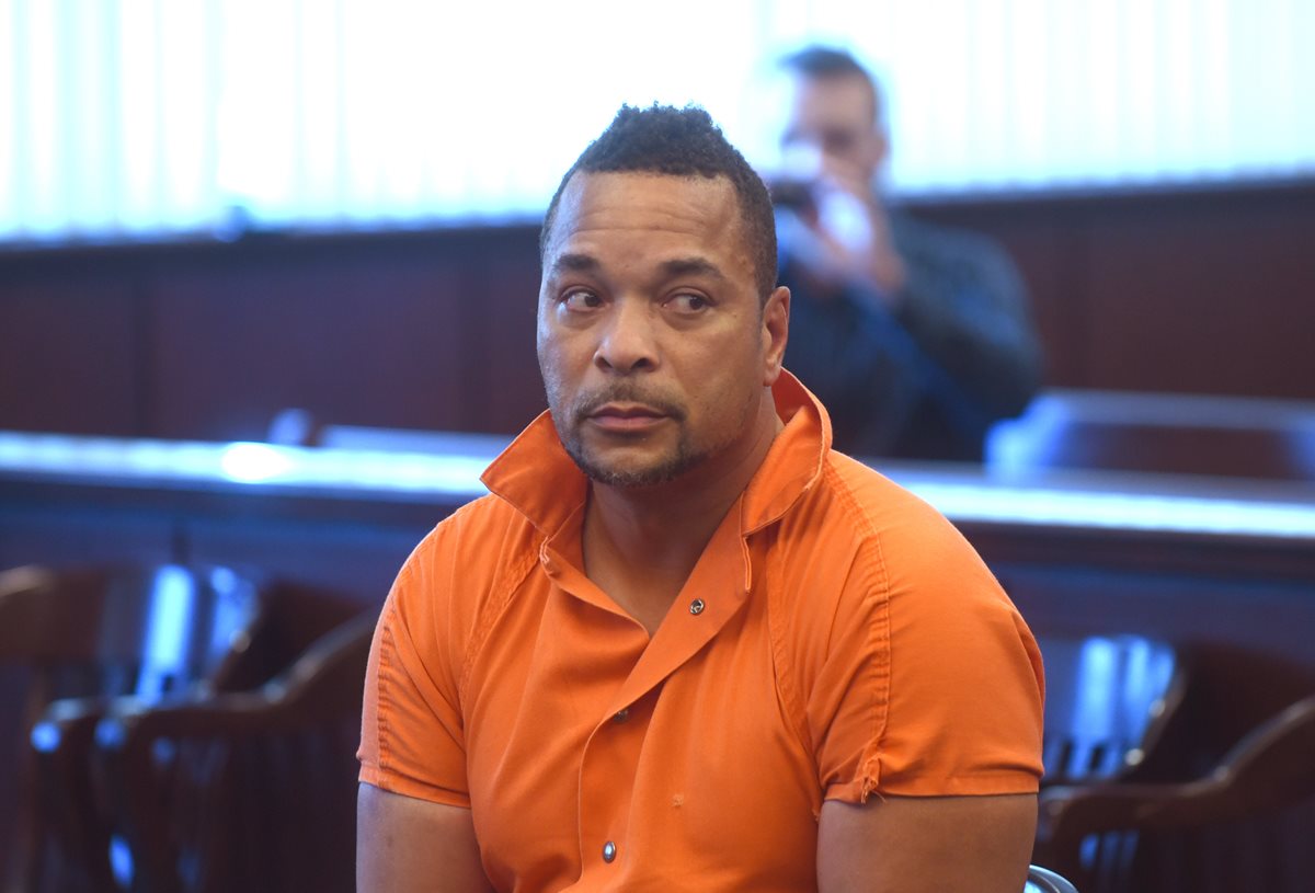 Gregory Green, en una comisaría policial después de que fue detenido sindicado de masacrar a su familia. (Foto Prensa Libre: AP).