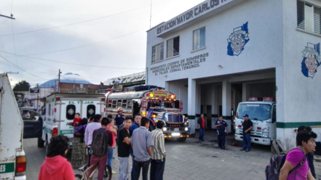 Bus en el que se registró el ataque armado en el km 50 de la ruta Interamericana. (Foto Prensa Libre).
