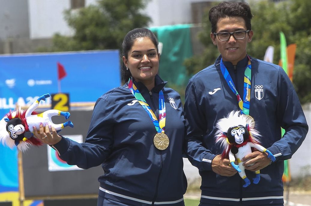 Del Cid y Paiz posan con la medalla de oro en los juegos de Barranquilla. (Foto Prensa Libre: Cortesía ACD)