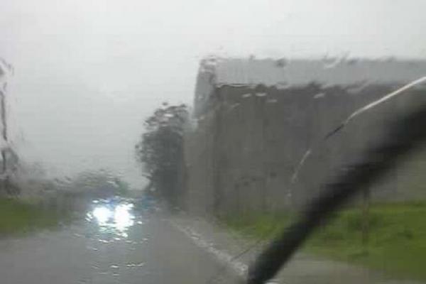 <p style="text-align: left;">La fuerte lluvia afectó  El Naranjo, Mixco. (Foto Prensa Libre: Erick Sagüil)<br _mce_bogus="1"/></p>