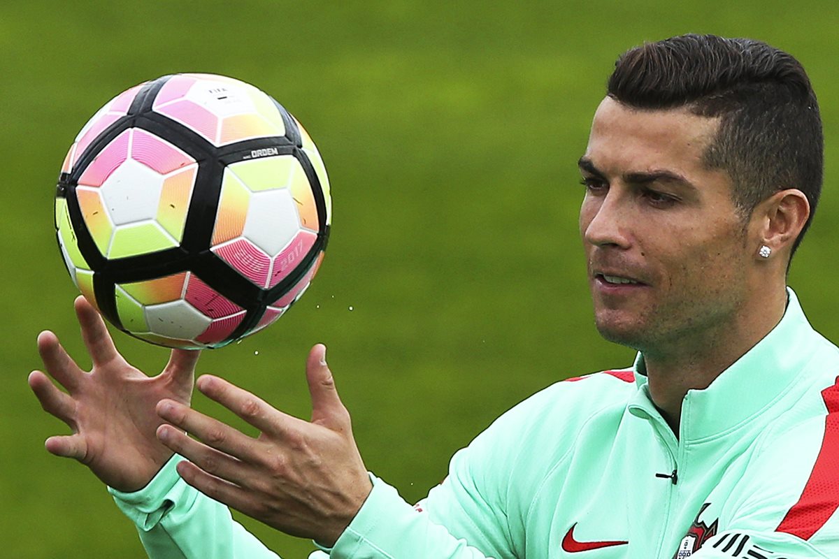 futbolista portugués Cristiano Ronaldo espera volver algún día a Lisboa. (Foto Prensa Libre: EFE)