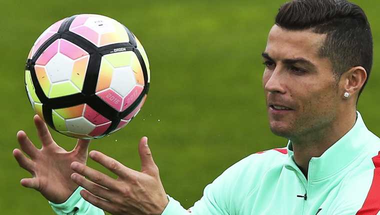 futbolista portugués Cristiano Ronaldo espera volver algún día a Lisboa. (Foto Prensa Libre: EFE)