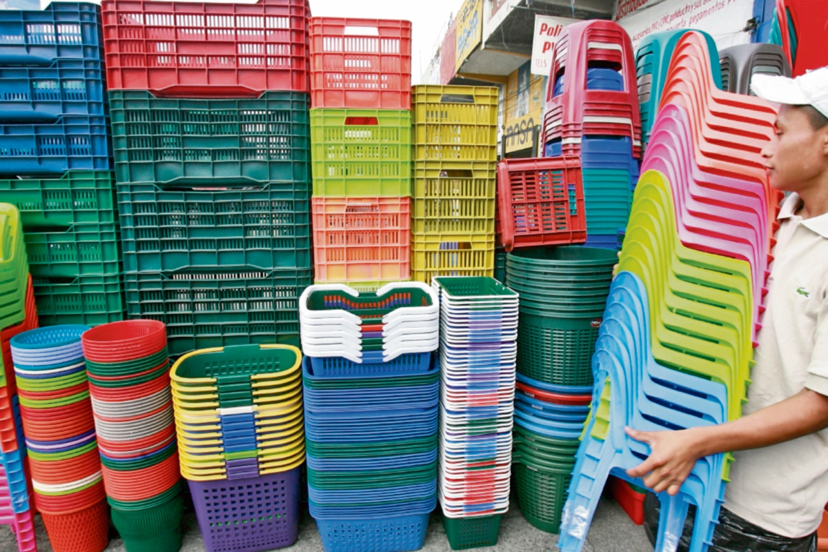Del total de resina importada, 54% es utilizado en el mercado local para productos plásticos. (Foto Prensa Libre: Carlos Sebastián)