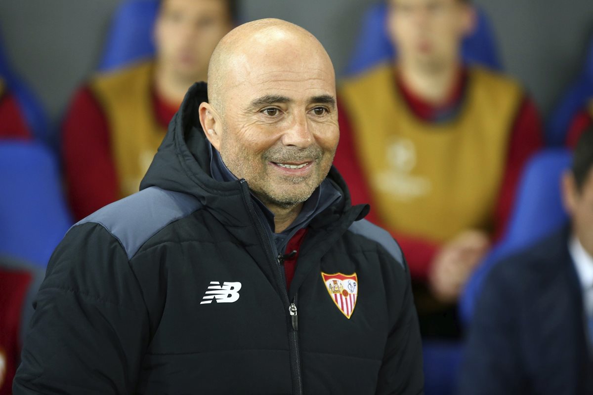 Jorge Sampaoli sufrió un duro revés después de haber sido eliminado de la Liga de Camepones. (Foto Prensa Libre: EFE).