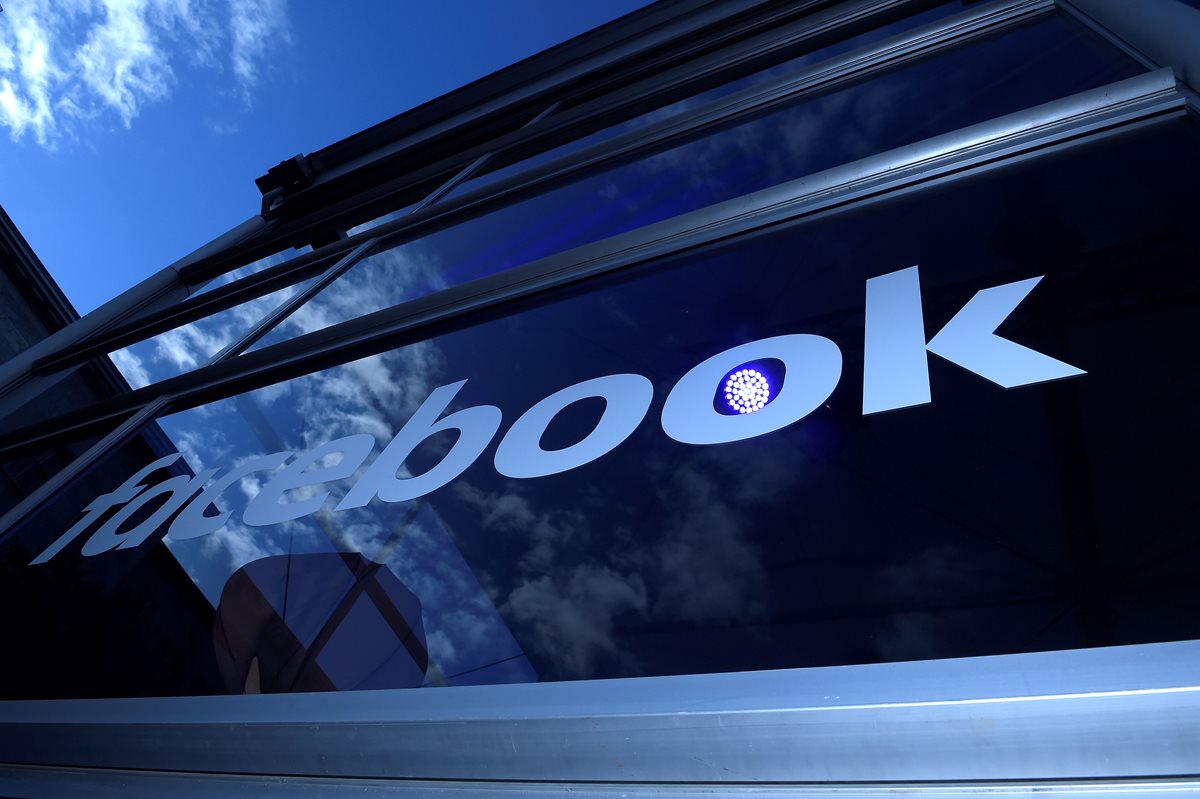 Facebook busca crear sus propios chips para tener mayor independencia empresarial (Foto Prensa Libre: AFP).