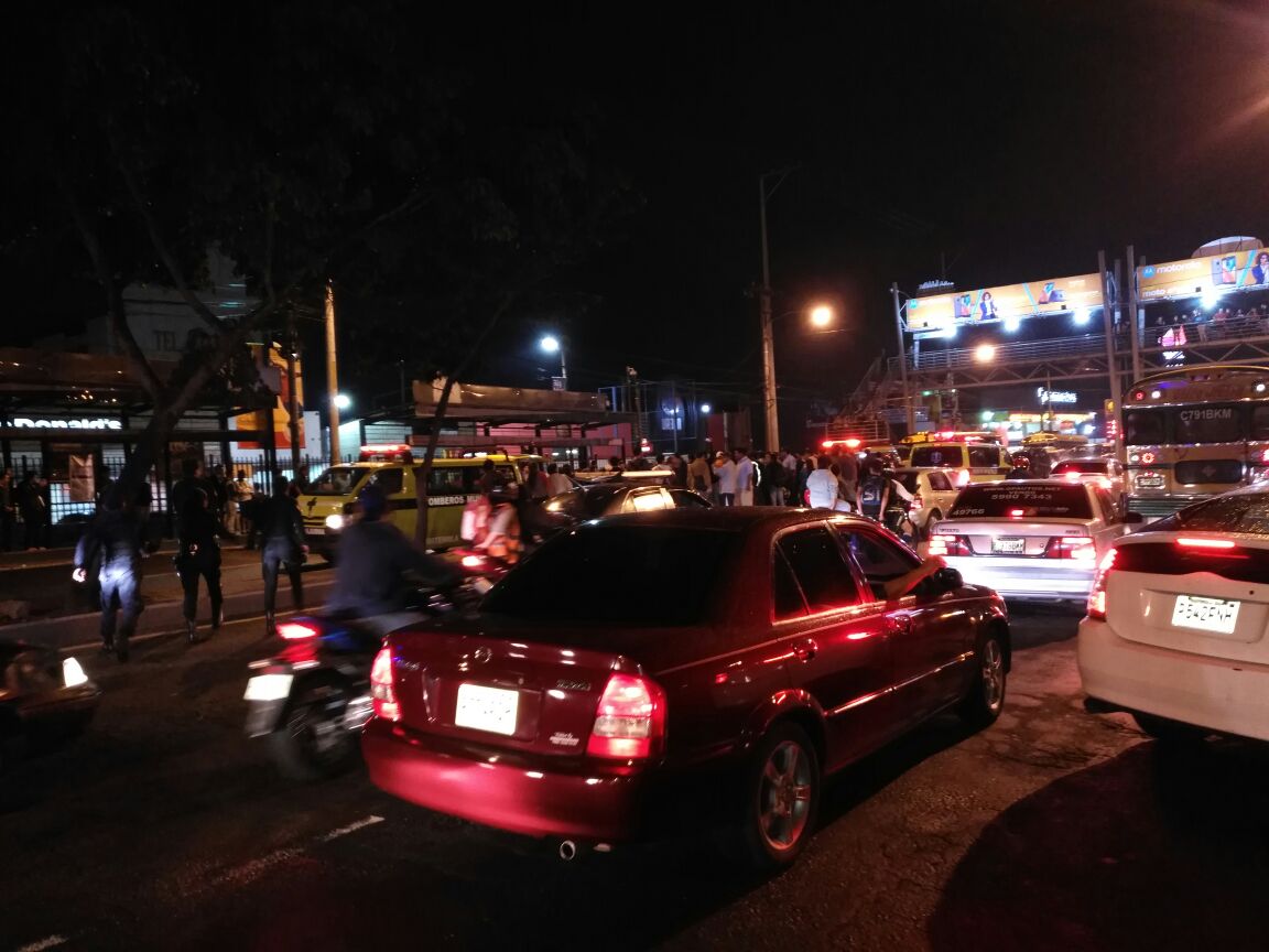 Lugar donde ocurrió el incidente en la avenida Petapa. (Foto Prensa Libre: La Red).