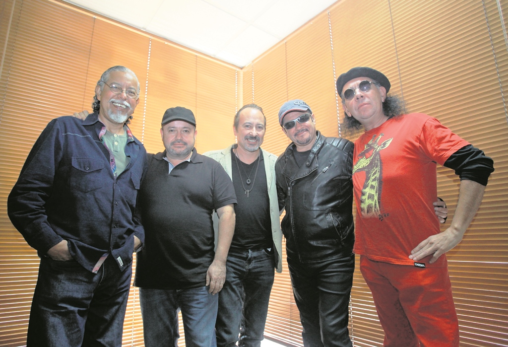 Óscar, Plubio, Ranferí, Álvaro y Paulo promocionan nuevas melodías. (Foto Prensa Libre: Keneth Cruz)