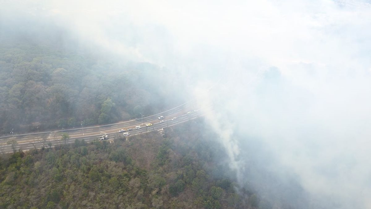 Las nubes de humo complican la visibilidad en el sector.