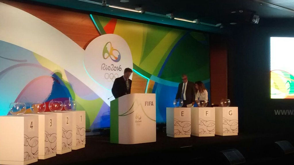 El sorteo de los grupos de futbol masculino y femenino, para los Juegos Olímpicos, se realizó en el estadio Maracaná. (Foto Prensa Libre: cortesía Twitter Río 2016)