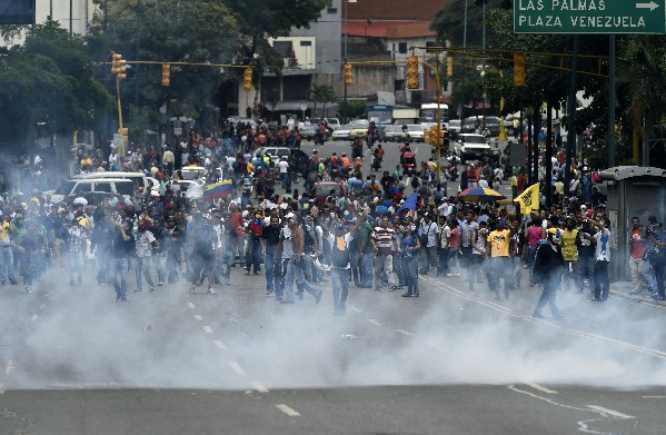 Policía impide a la posición venezolana, manifestar en en Caracas (Foto Prensa Libre: AAFP)