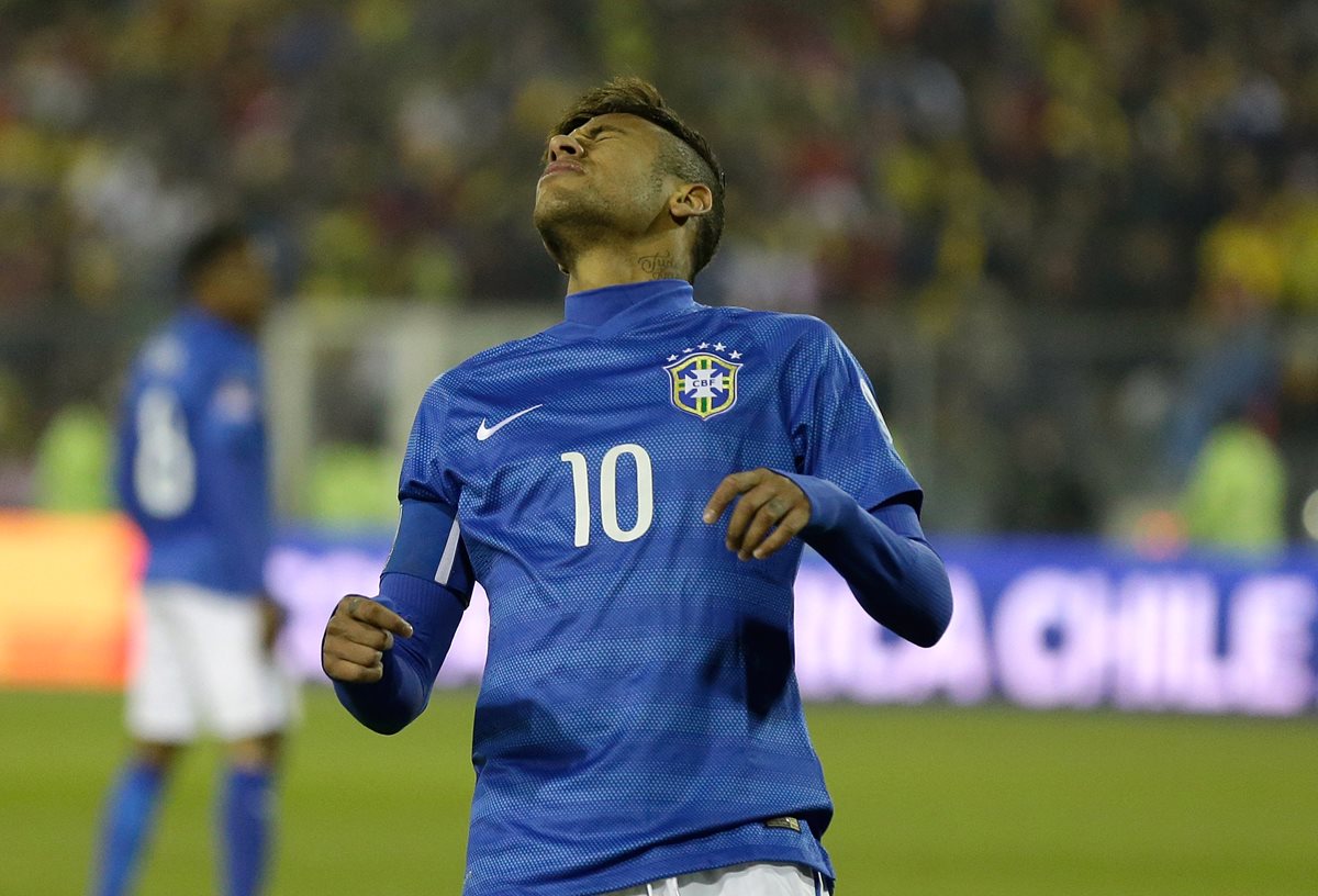 Neymar fue expulsado al terminó del encuentro entre Brasil y Colombia en la Copa América de Chile 2015. (Foto Prensa Libre: AFP)