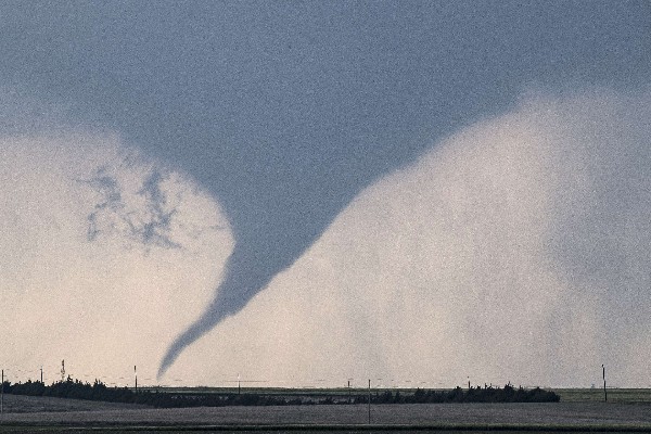 Un tornado recorre el sur de Dodge City, Kansas, EE. UU.(Foto Prensa Libre:AP).