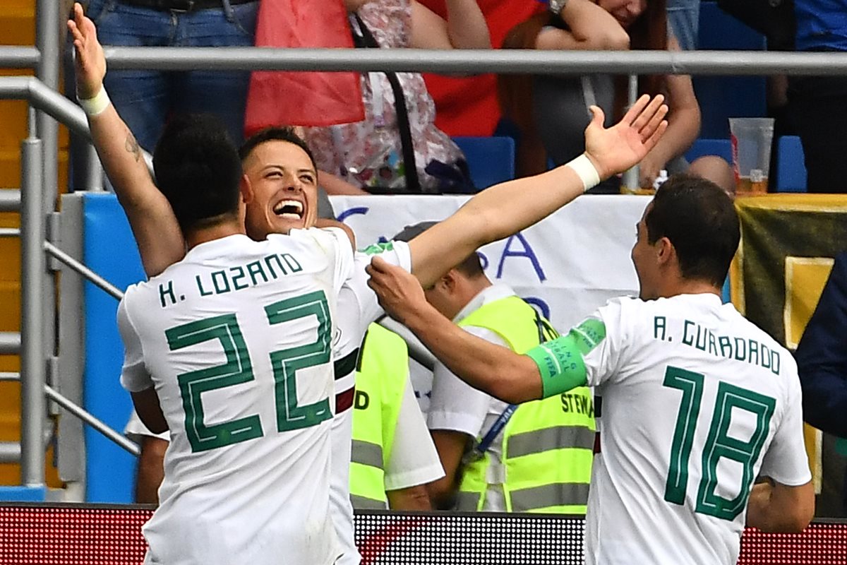 "Chicharito" Hernández le da la victoria a México contra Corea del Sur. (Foto Prensa Libre: AFP)