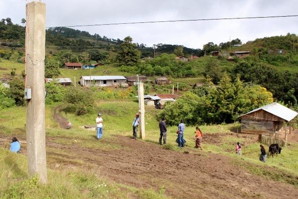 Una comunidad  de Quiché, perjudicada por la construcción de la hidroeléctrica Chiyox,  ya cuenta con energía eléctrica. (Foto Prensa Libre: Óscar Figueroa)