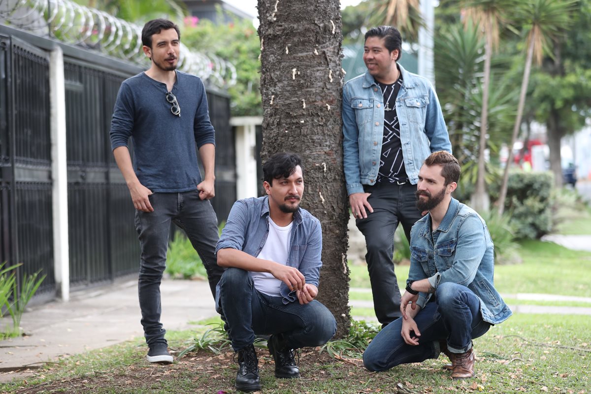 David Lemus, Alejandro Guerra, David Chinchilla y André Gámez planifican una gira con la que anhelan llevar la música de Filoxera a varios departamentos. (Foto Prensa Libre: Keneth Cruz)