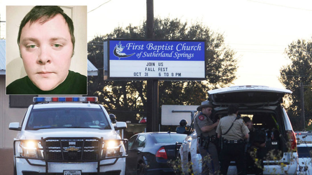 La policía investiga el crimen en la iglesia bautista. inserta la foto del atacante Devin Kelley, mató a 26 personas. (AFP).