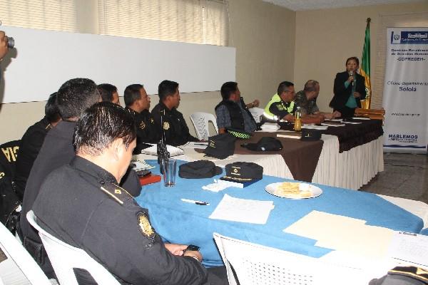 Autoridades de Sololá y del Gobierno participan en pláticas sobre la violencia.