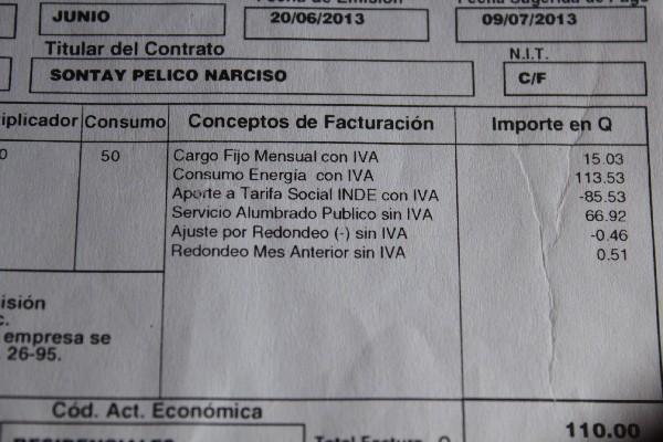 En el recibo se detalla el cobro de Q66.92 por alumbrado público en San Bartolo Aguas Calientes.