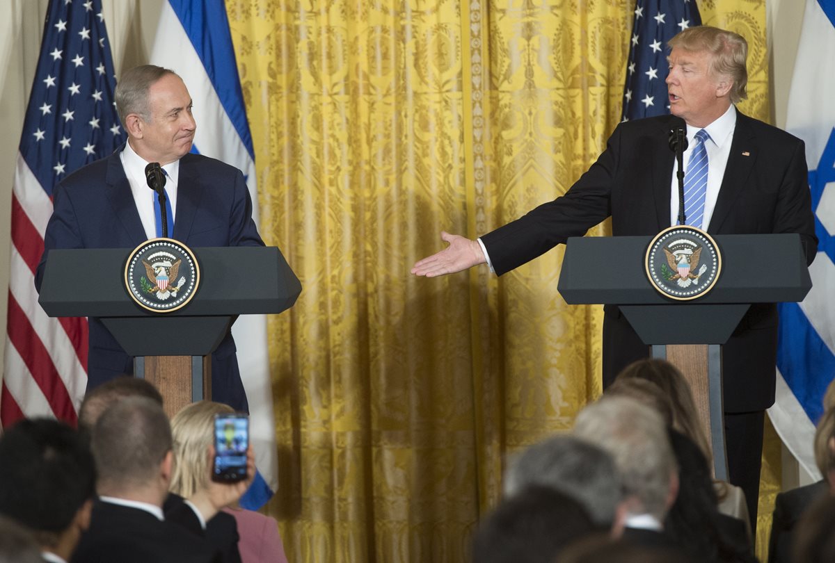 Donald Trump (d) y Benjamin Netanyahu celebran una conferencia en la Casa Blanca.(Foto Prensa Libre: AFP).
