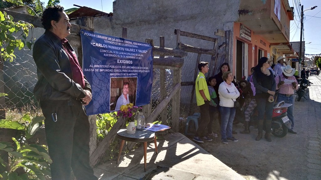 Parientes del funcionario asesinado recuerdan crimen ocurrido hace tres años. (Foto Prensa Libre: Hugo Oliva).