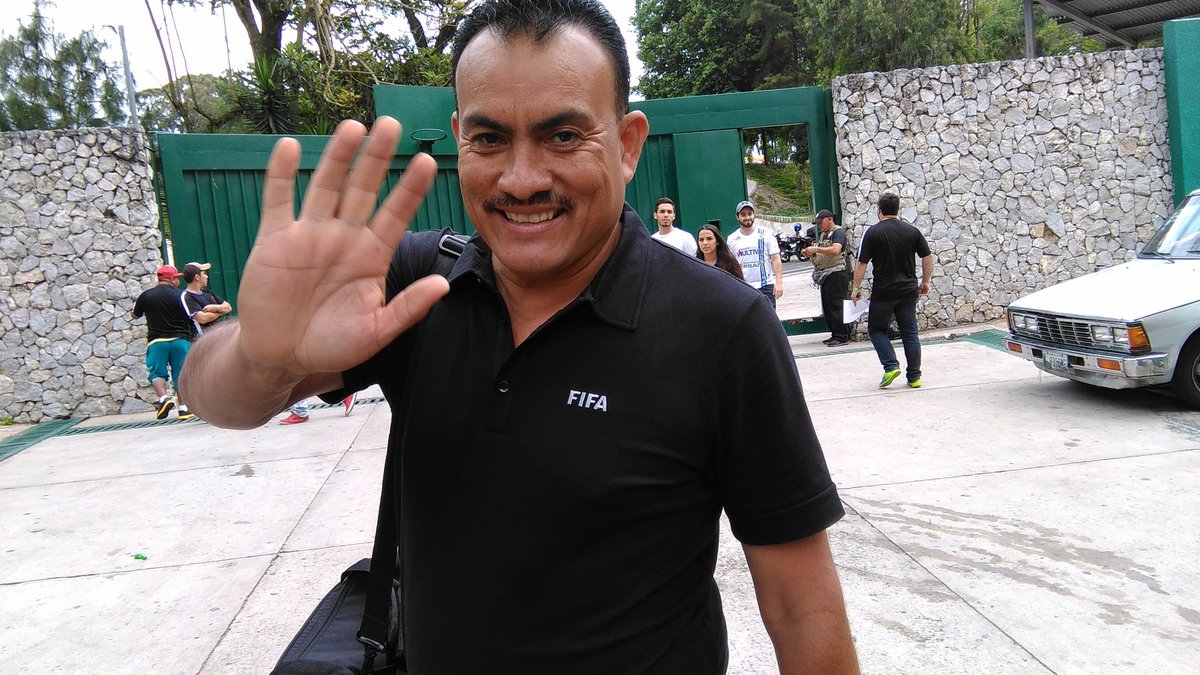El guatemalteco Carlos Batres deja de ser coordinador arbitral en Costa Rica