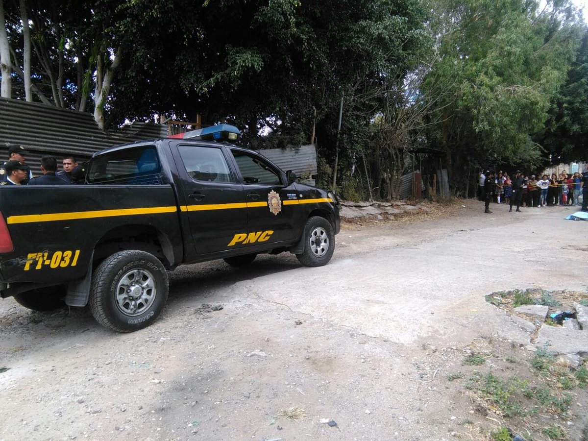 Una mujer murió en un ataque armado en Villalobos, su hijo de dos meses quedó fue herido. (Foto Prensa Libre: Estuardo Paredes)