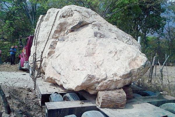 En Pueblo Nuevo Usumatlán, Zacapa, autoridades incautaron una piedra de jade que era robada por traficantes. (Foto HemerotecaPL)