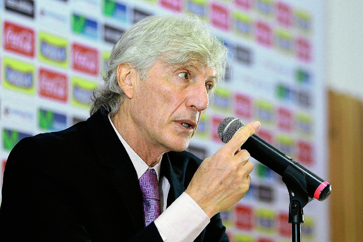 El director técnico de la selección Colombia de Futbol, José Néstor Pékerman, espera tener una buena actuación en los partidos amistosos. (Foto Prensa Libre: EFE)