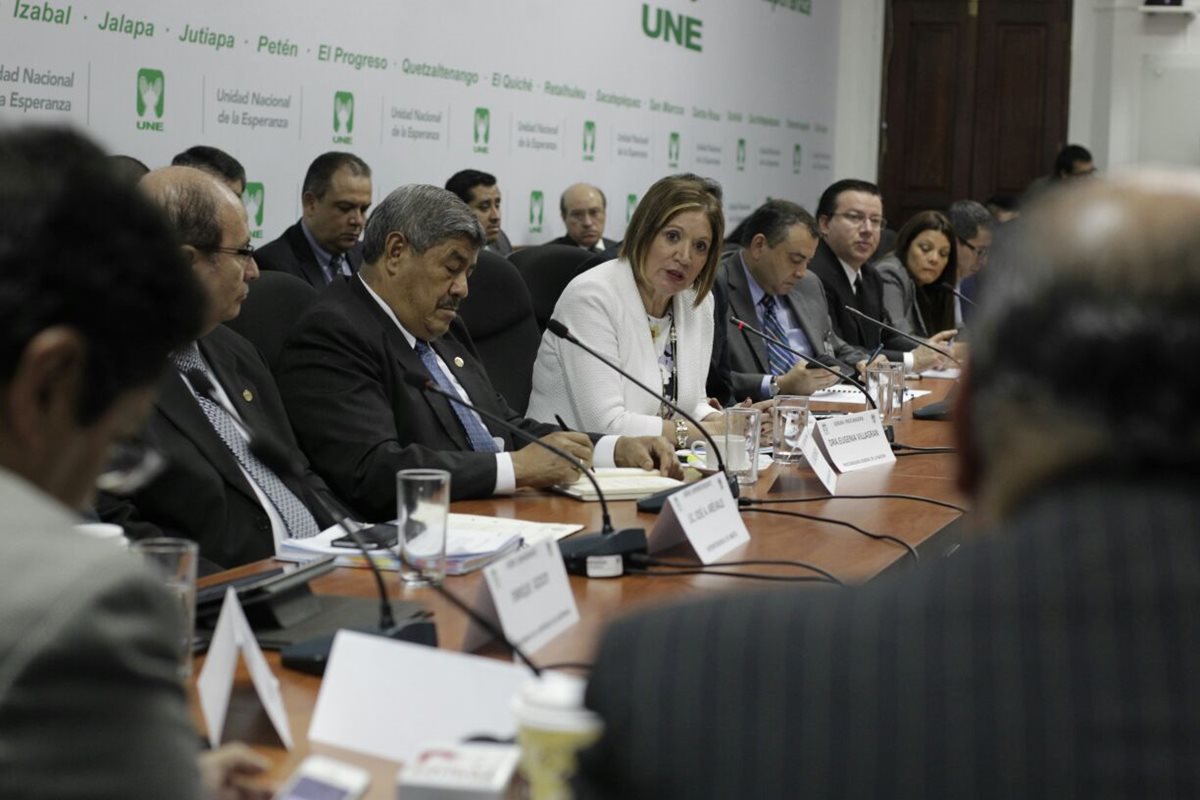 Los jefes de la PGN y la CGC analizan denuncias penales por usufructo oneroso de Puerto Quetzal. (Foto Prensa Libre: Edwin Bercián)