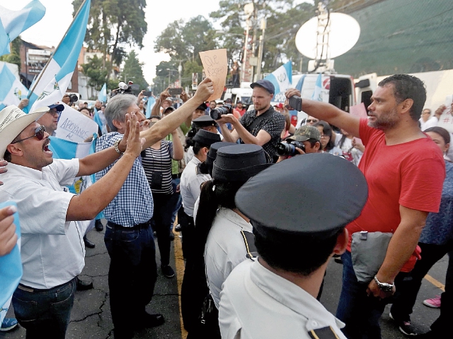 El conflicto que se ha generado por haber declarado non grato a Iván Velásquez, ha generado desgaste a todo nivel. (Foto Prensa Libre: EFE)