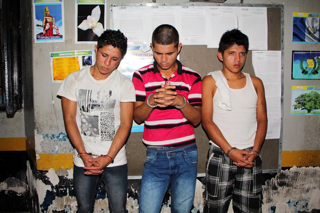Capturados en la cabecera de Retalhuleu son puestos a disposición de un tribunal. (Foto Prensa Libre: Rolando Miranda)