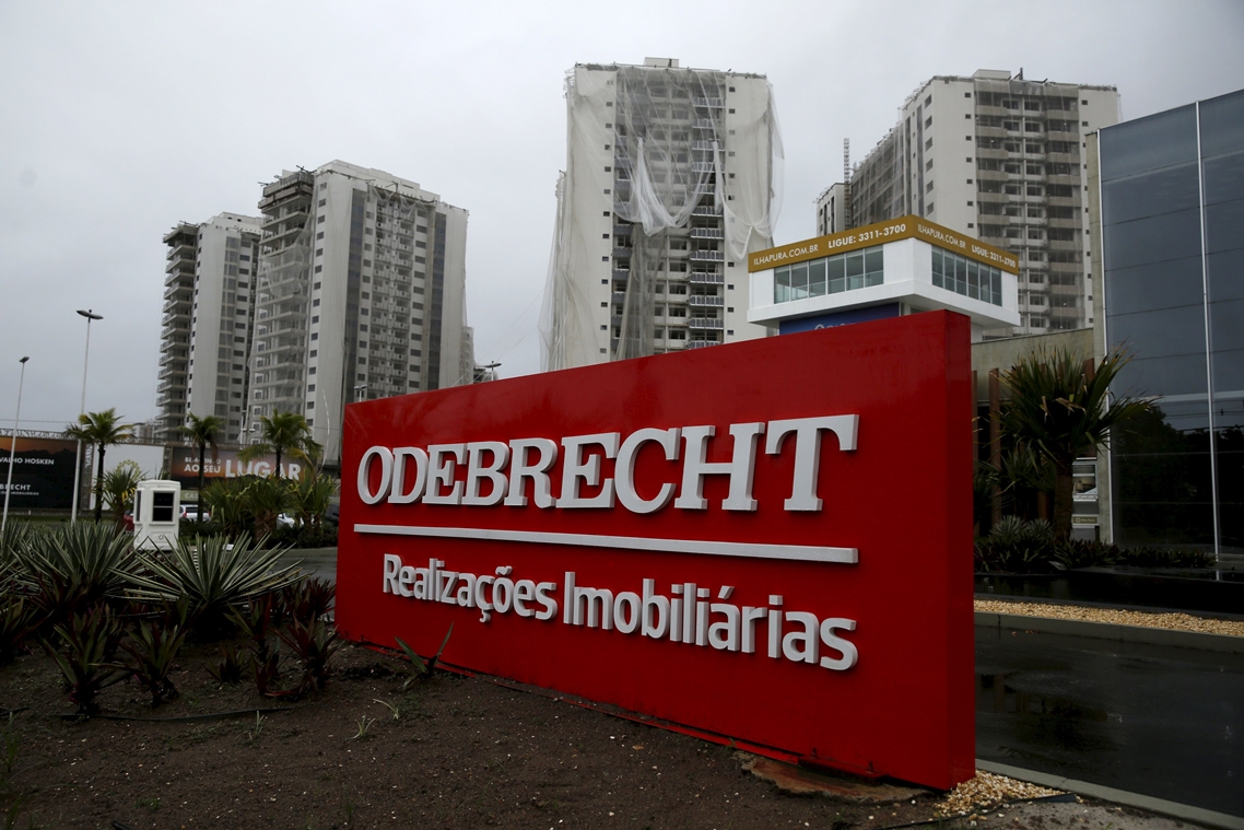 La constructora brasileña Odebrecht se encuentra implicada en otorgar sobornos a cobiernos de 12 países de America Latina. (AFP)