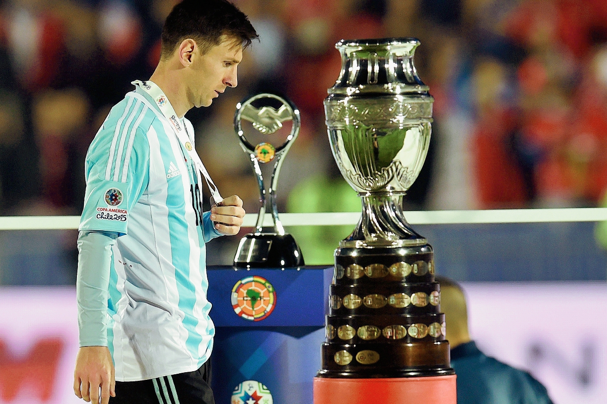 Messi fue uno de los futbolistas más criticados por la derrota en la final ante Chile. (Fofo Prensa Libre: AFP)