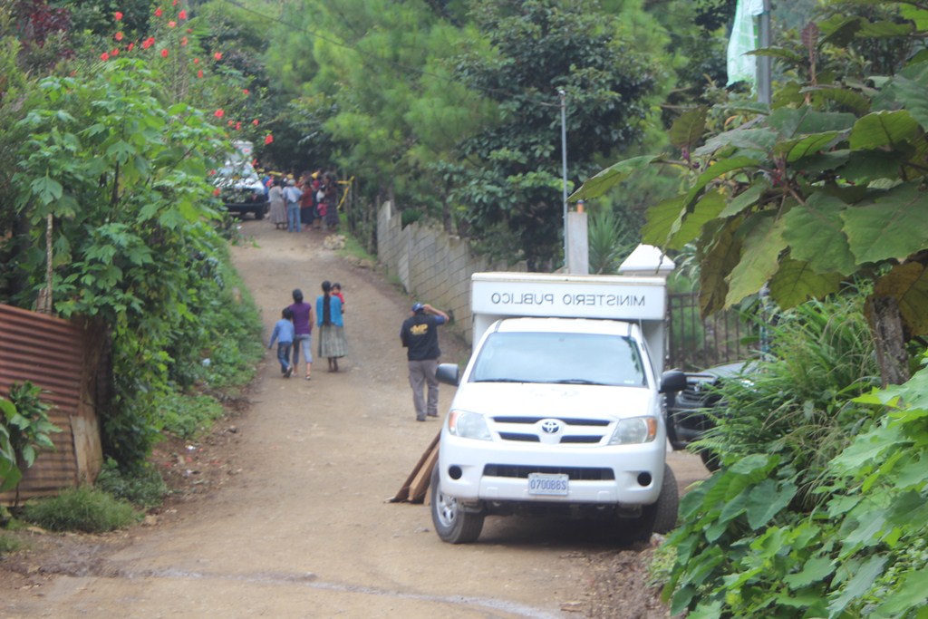 Lugar donde fue localizado el cuerpo de un hombre, en Cobán, Alta Verapaz. (Foto Prensa Libre: Ángel Tax)