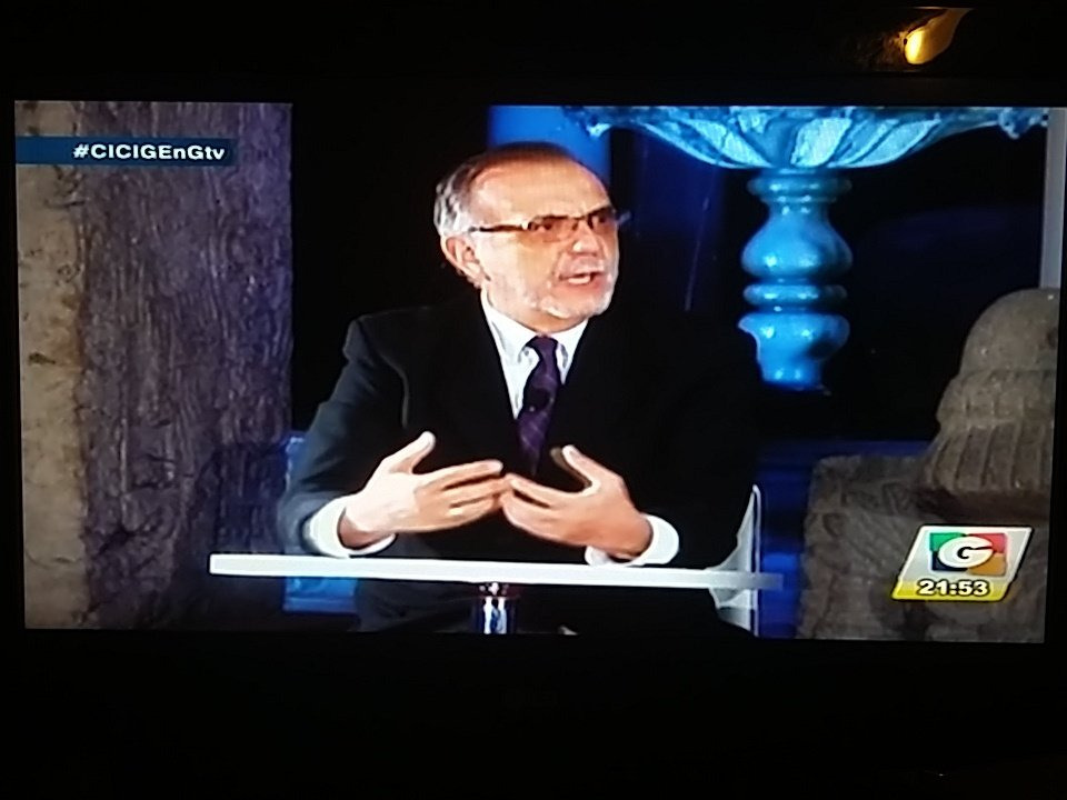 Iván Velásquez, jefe de la Cicig, durante la entrevista en Guatevisión. (Foto Prensa Libre: Mynor Toc)