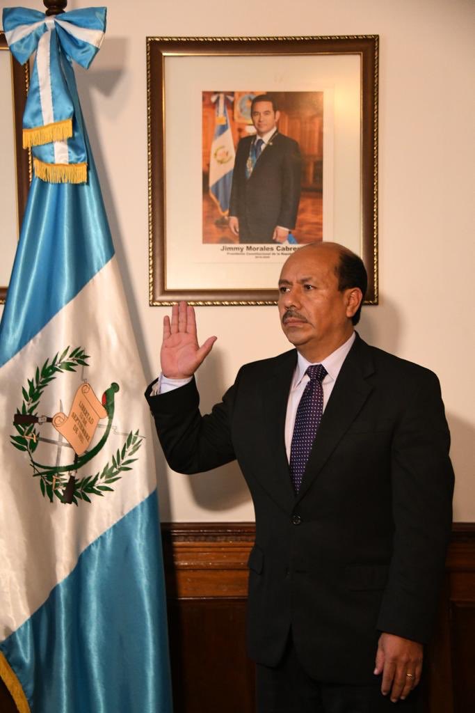 Luis Enrique Arévalo Girón es juramentado como primer viceministro de Gobernación. (Foto Prensa Libre: Gobierno de Guatemala)