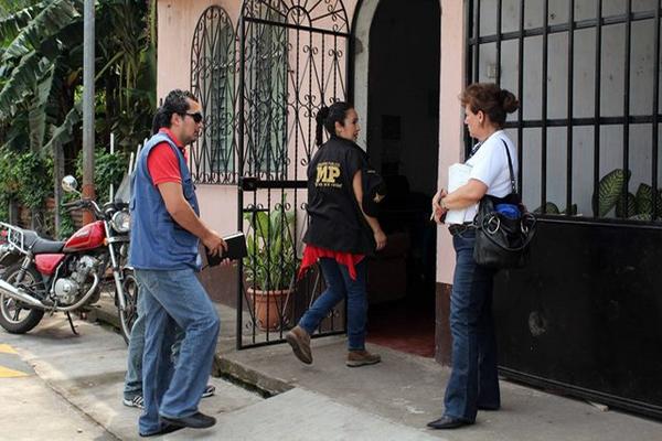 Varios allanamientos se realizaron en Retalhuleu para rescatar a una menor, víctima de abuso sexual y de pornografía. (Foto Prensa Libre: Rolando Miranda)<br _mce_bogus="1"/>