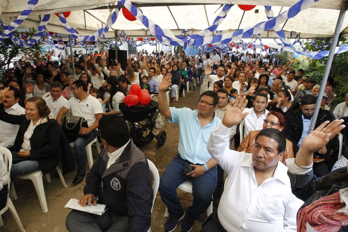 Afiliados de FCN-Nación durante la asamblea municipal de Guatemala. (Foto Prensa Libre: Paulo Raquec)