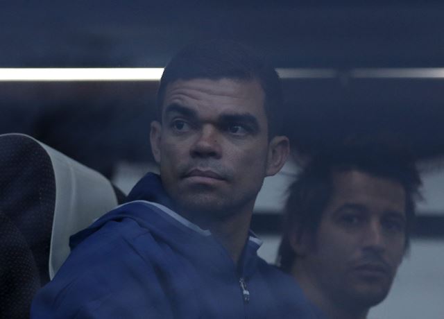 Pepe, jugador del Real Madrid, dejó claro que su futuro continúa en el equipo blanco. (Foto Prensa Libre: AFP).